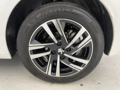 Photo 15 Peugeot 208  PureTech 100 S&S BVM6