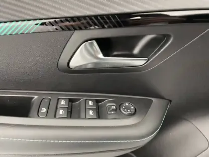 Photo 31 Peugeot 208  PureTech 100 S&S BVM6