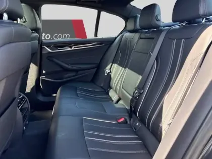 Photo 13 BMW Serie 5 520d xDrive 190 ch BVA8