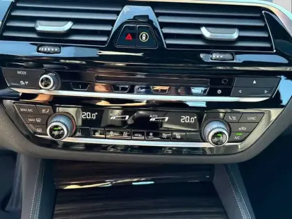 Photo 28 BMW Serie 5 520d xDrive 190 ch BVA8