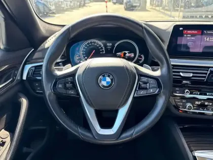 Photo 5 BMW Serie 5 520d xDrive 190 ch BVA8