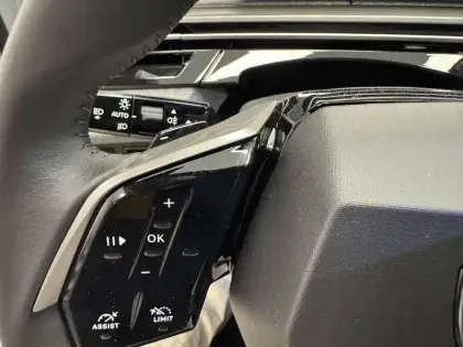 Photo 29 Peugeot 5008  Hybrid 145 ch e-DCS6