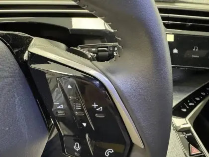 Photo 30 Peugeot 5008  Hybrid 145 ch e-DCS6