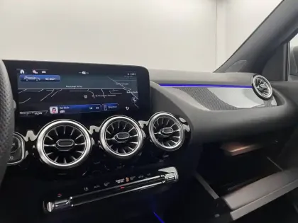 Photo 24 Mercedes GLA  180 7G-DCT