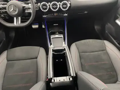 Photo 28 Mercedes GLA  180 7G-DCT