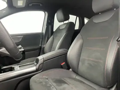 Photo 14 Mercedes GLA  180 7G-DCT