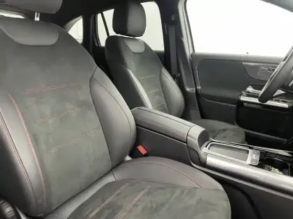 Photo 27 Mercedes GLA  180 7G-DCT