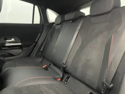 Photo 15 Mercedes GLA  180 7G-DCT