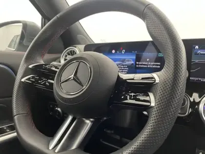 Photo 23 Mercedes GLA  180 7G-DCT