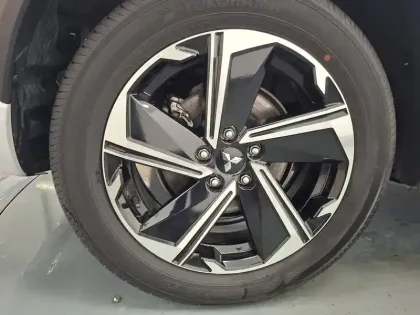 Photo 13 Mitsubishi Eclipse  Cross 2.4 MIVEC PHEV Twin Motor 4WD