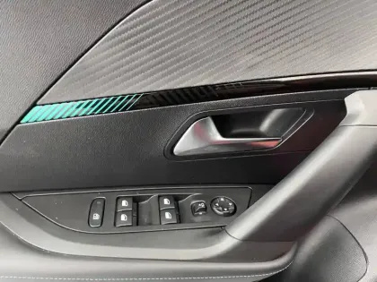 Photo 31 Peugeot 2008  PureTech 100 S&S BVM6