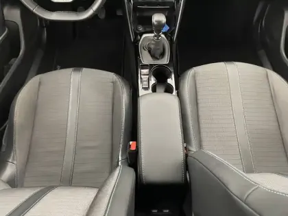 Photo 24 Peugeot 2008  PureTech 100 S&S BVM6