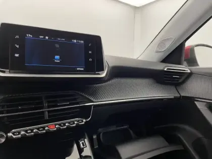 Photo 27 Peugeot 2008  PureTech 100 S&S BVM6