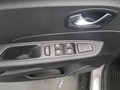 Photo 26 Renault Captur  TCe 90 - 19