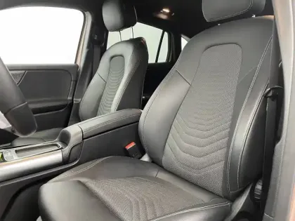 Photo 14 Mercedes GLA  200 d 8G-DCT