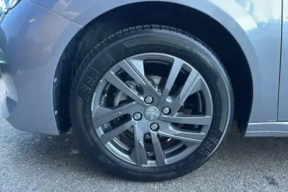 Photo 25 Peugeot 208  PureTech 75 S&S BVM5