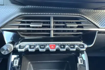 Photo 18 Peugeot 208  PureTech 75 S&S BVM5