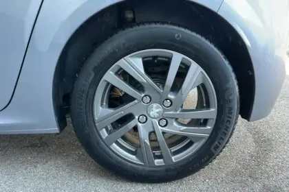 Photo 24 Peugeot 208  PureTech 75 S&S BVM5