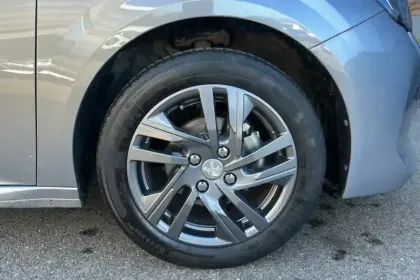 Photo 26 Peugeot 208  PureTech 75 S&S BVM5