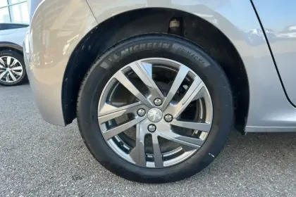 Photo 27 Peugeot 208  PureTech 75 S&S BVM5