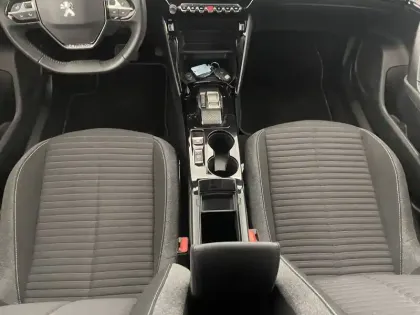 Photo 24 Peugeot 2008  Electrique 136 ch