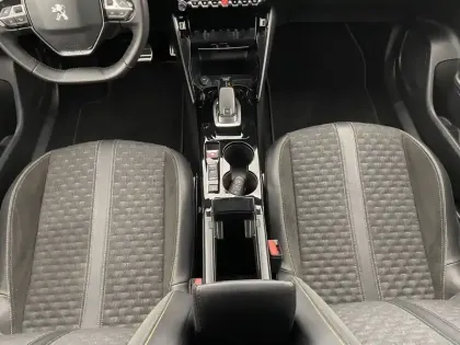 Photo 24 Peugeot 2008  PureTech 130 S&S EAT8