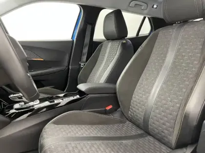 Photo 13 Peugeot 2008  PureTech 130 S&S EAT8