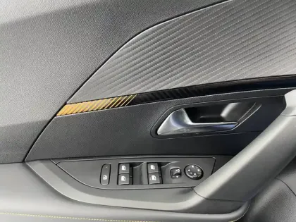 Photo 31 Peugeot 2008  PureTech 130 S&S EAT8