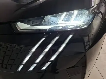 Photo 32 Peugeot 3008  Hybrid 136 e-DCS6