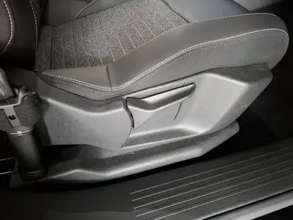 Photo 34 Peugeot 3008  Hybrid 136 e-DCS6