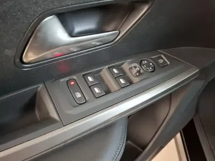 Photo 20 Peugeot 3008  Hybrid 136 e-DCS6