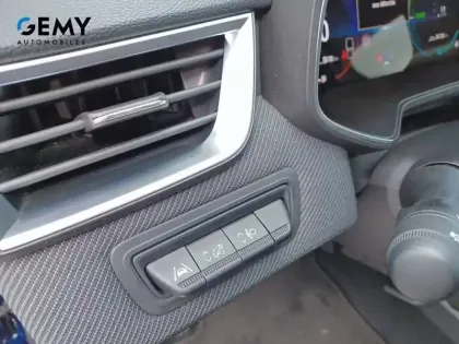 Photo 12 Renault Clio  E-Tech full hybrid 145