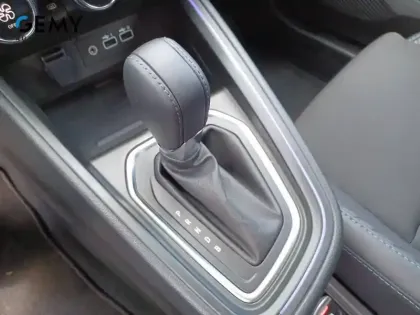 Photo 17 Renault Clio  E-Tech full hybrid 145