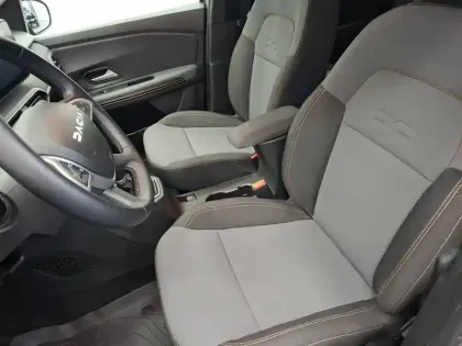 Photo 37 Dacia Jogger  Hybrid 140 7 places GSR2