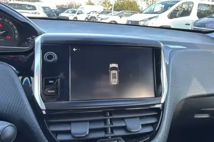 Photo 17 Peugeot 2008  PureTech 82ch S&S BVM5