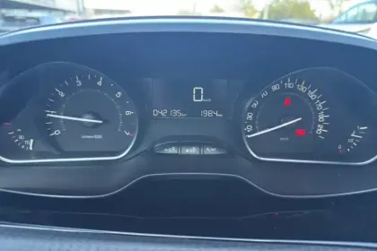 Photo 15 Peugeot 2008  PureTech 82ch S&S BVM5