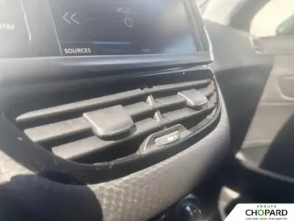 Photo 21 Peugeot 208  PureTech 82ch S&S BVM5