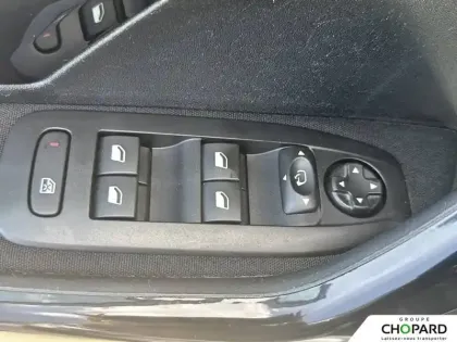 Photo 23 Peugeot 208  PureTech 82ch S&S BVM5