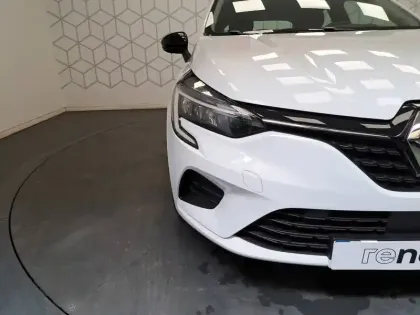Photo 8 Renault Clio  E-Tech full hybrid 145