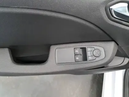 Photo 27 Renault Clio  E-Tech full hybrid 145