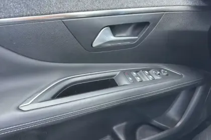 Photo 16 Peugeot 3008  Puretech 130ch S&S BVM6