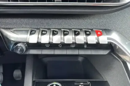 Photo 21 Peugeot 3008  Puretech 130ch S&S BVM6