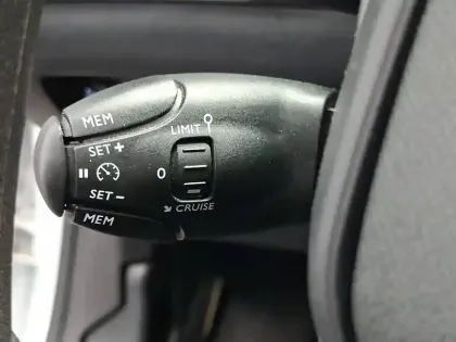 Photo 21 Peugeot 208  BLUEHDI 100 S&S BVM6