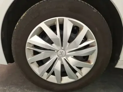 Photo 12 Peugeot 208  BLUEHDI 100 S&S BVM6