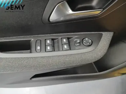 Photo 11 Peugeot 208  PureTech 100 S&S BVM6
