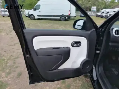 Photo 14 Renault Twingo  III 0.9 TCe 90 Energy
