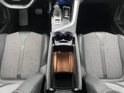 Photo 24 Peugeot 3008  Hybrid 225 e-EAT8