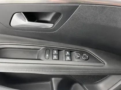 Photo 31 Peugeot 3008  Hybrid 225 e-EAT8