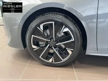 Photo 12 Peugeot 508  Plug-in Hybrid 180 ch e-DCS7