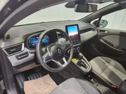 Photo 14 Renault Clio  E-Tech full hybrid 145